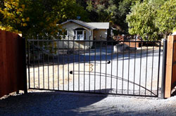 manual-gate iron-gate-manual